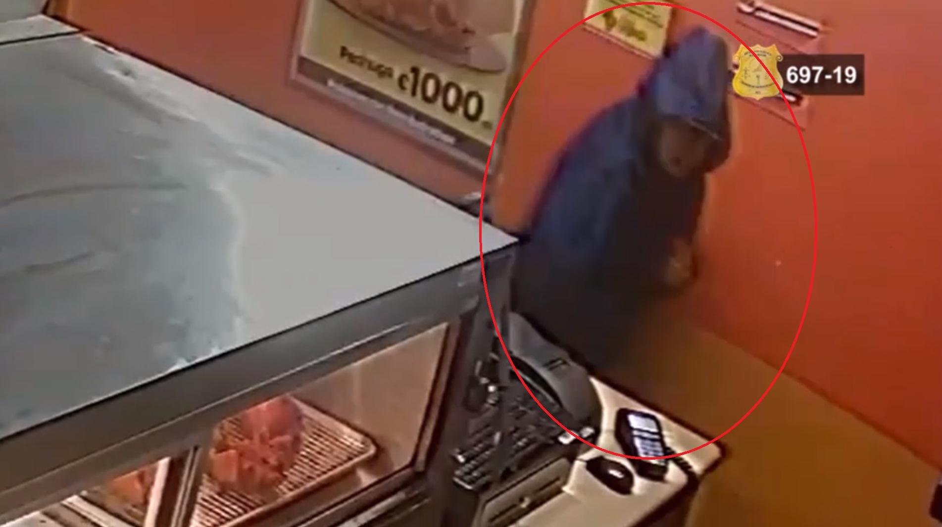 En menos de un minuto asalta venta de comida rápida en Desamparados