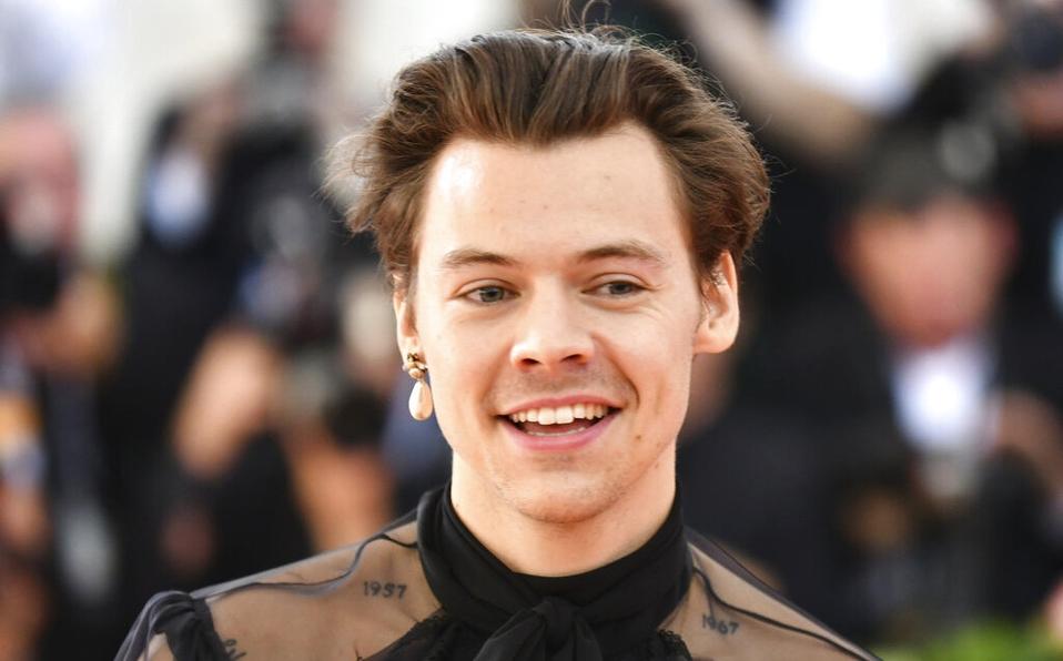  Harry Styles defiende su derecho a usar ropa de mujer