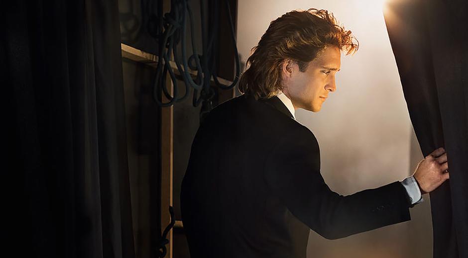 Errores 'atoran' segunda temporada de 'Luis Miguel: La Serie'