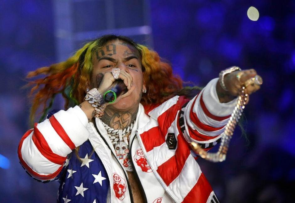 Sentencian a Tekashi 6ix9ine a dos años en prisión