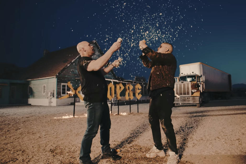  'Stone Cold' aparece en nuevo video de Bad Bunny