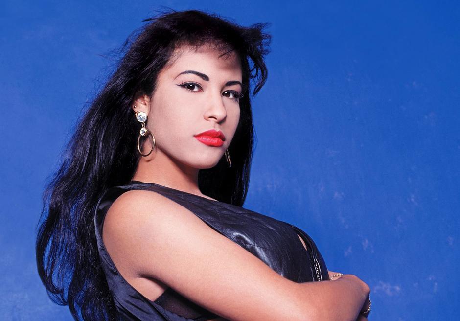 Lanzan línea de maquillaje inspirada en Selena Quintanilla