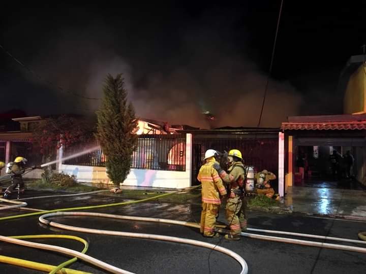 Mueren cuatro personas tras incendio en Moravia