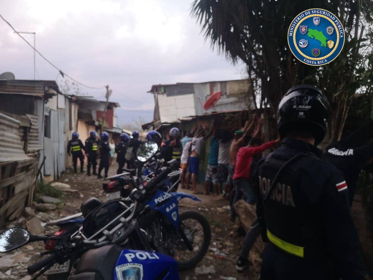 20 extranjeros ilegales detenidos en cantina clandestina