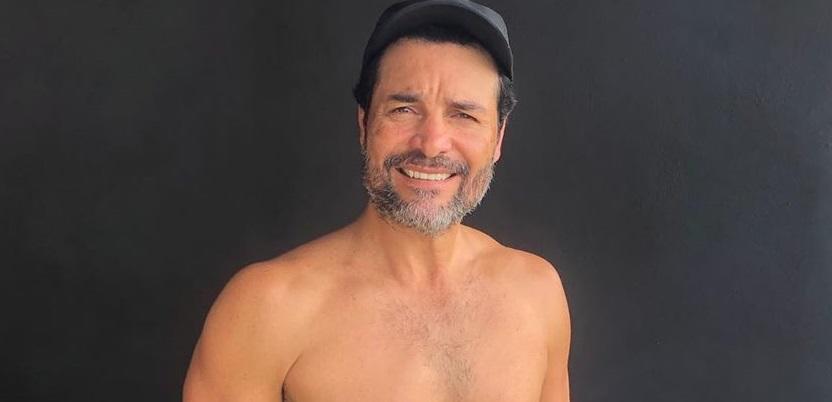 Chayanne arma su 'carnita asada' en casa