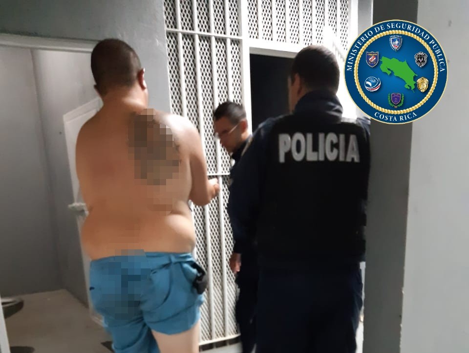 Fuerza Pública evita muerte de mujer en Alajuela