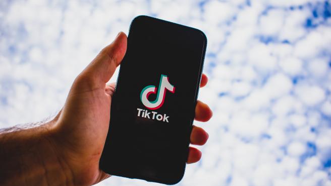 Anonymous asegura que TikTok ejecuta un espionaje masivo