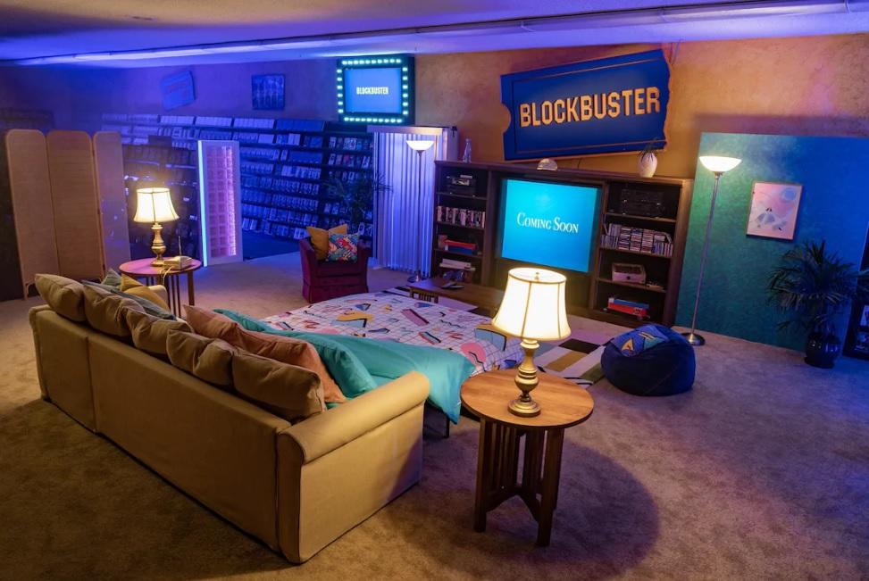 Blockbuster desapareció en México. | Airbnb