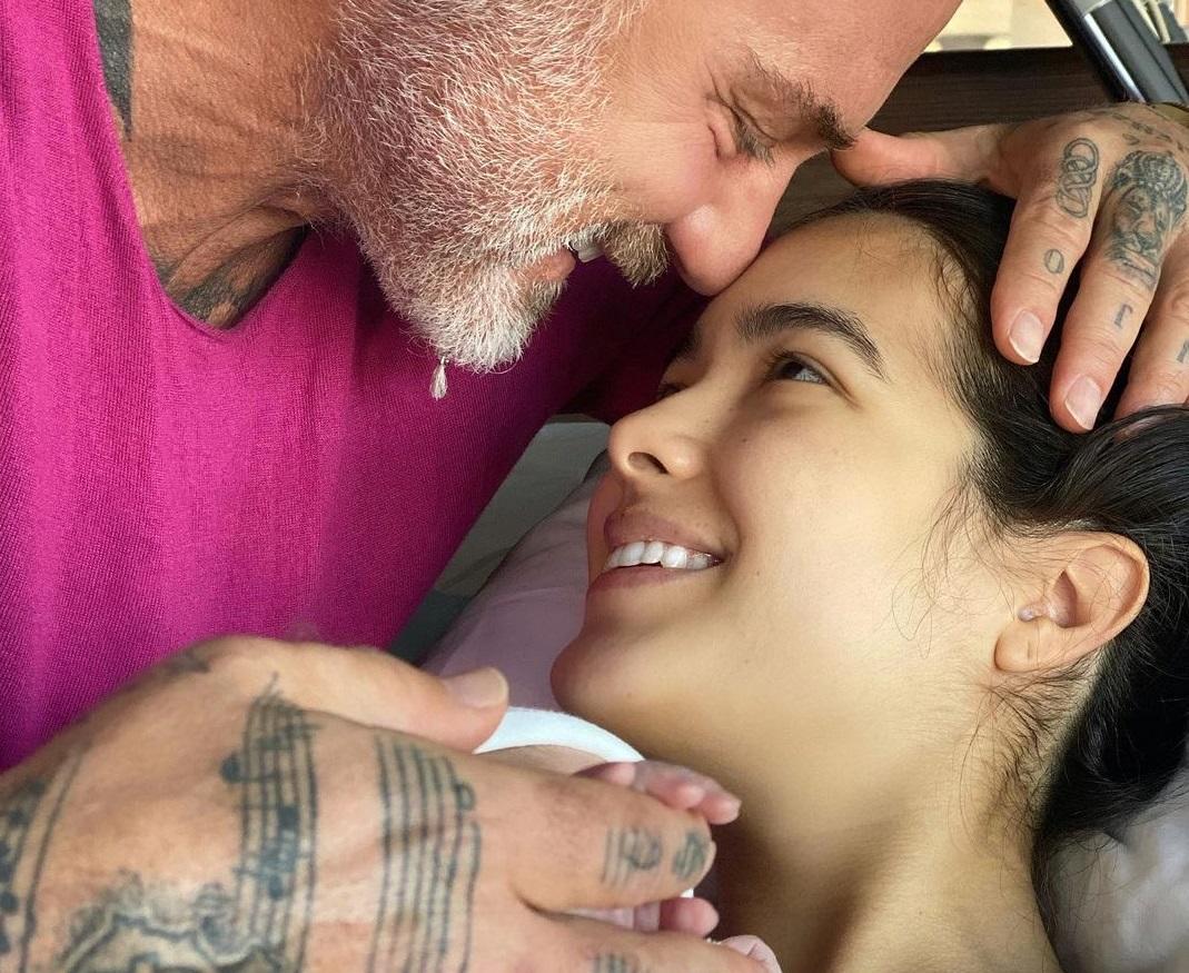  Gianluca Vacchi y Sharon Fonseca le dieron la bienvenida a su pequeña. | Instagram @gianlucavacchi