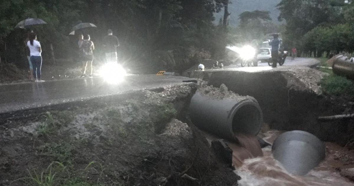 Evacúan a 688 personas por fuertes lluvias 