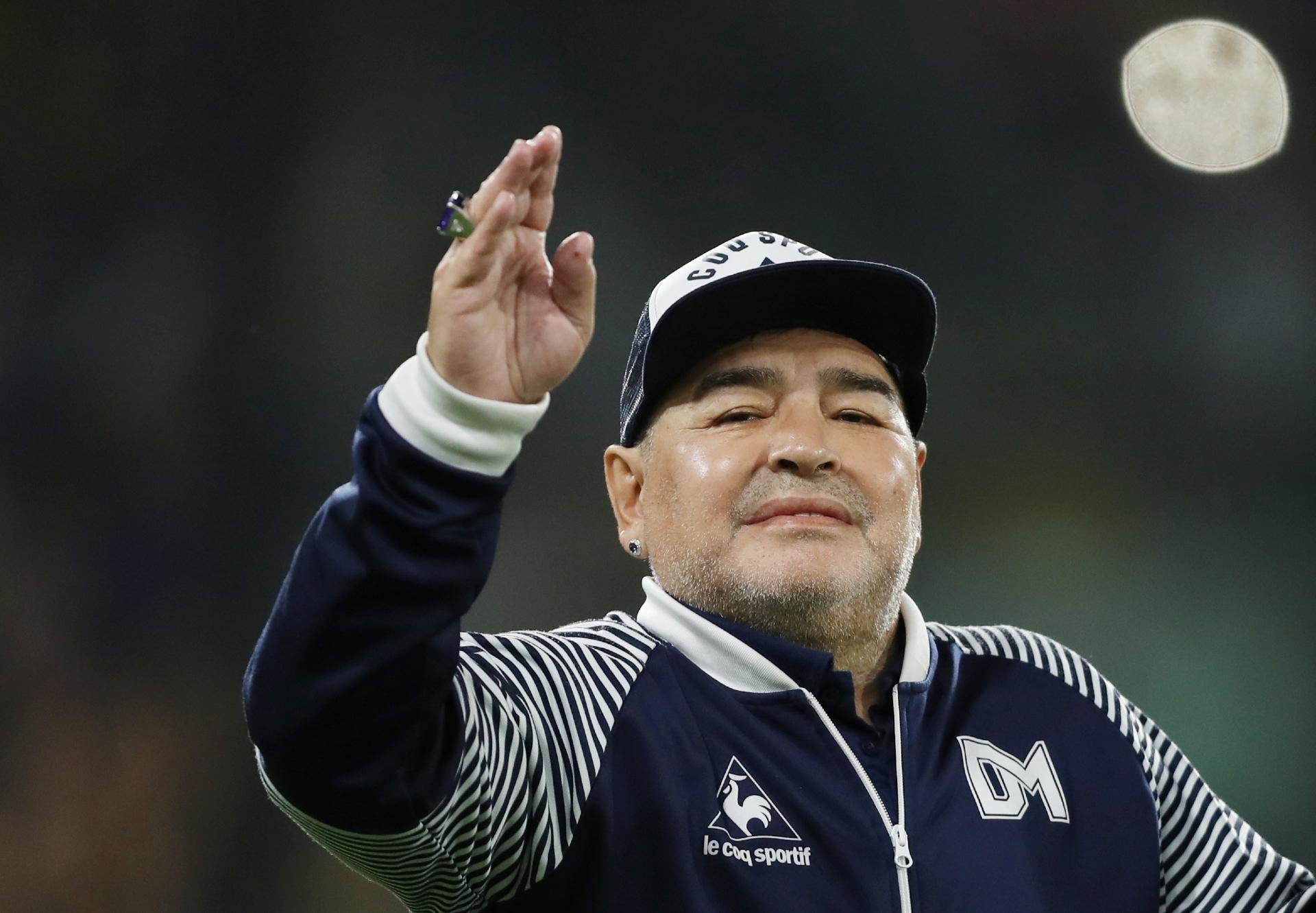 Maradona se encuentra sedado por cuadro de abstinencia 