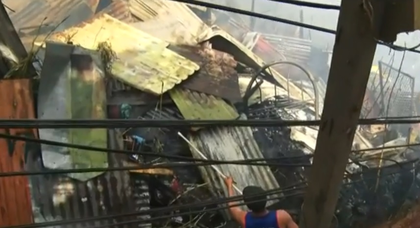 El Cuerpo de Bomberos atendió un incendio que se desarrolló en La Milpa de Guararí, Heredia.