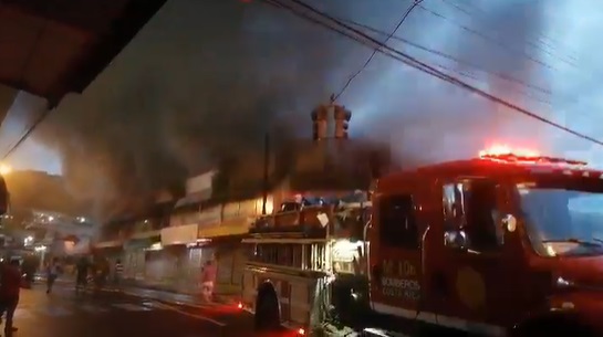 Incendio consume el mercado de Turrialba 