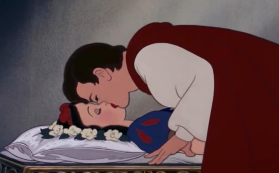 Buscan cancelar Blancanieves por beso no 