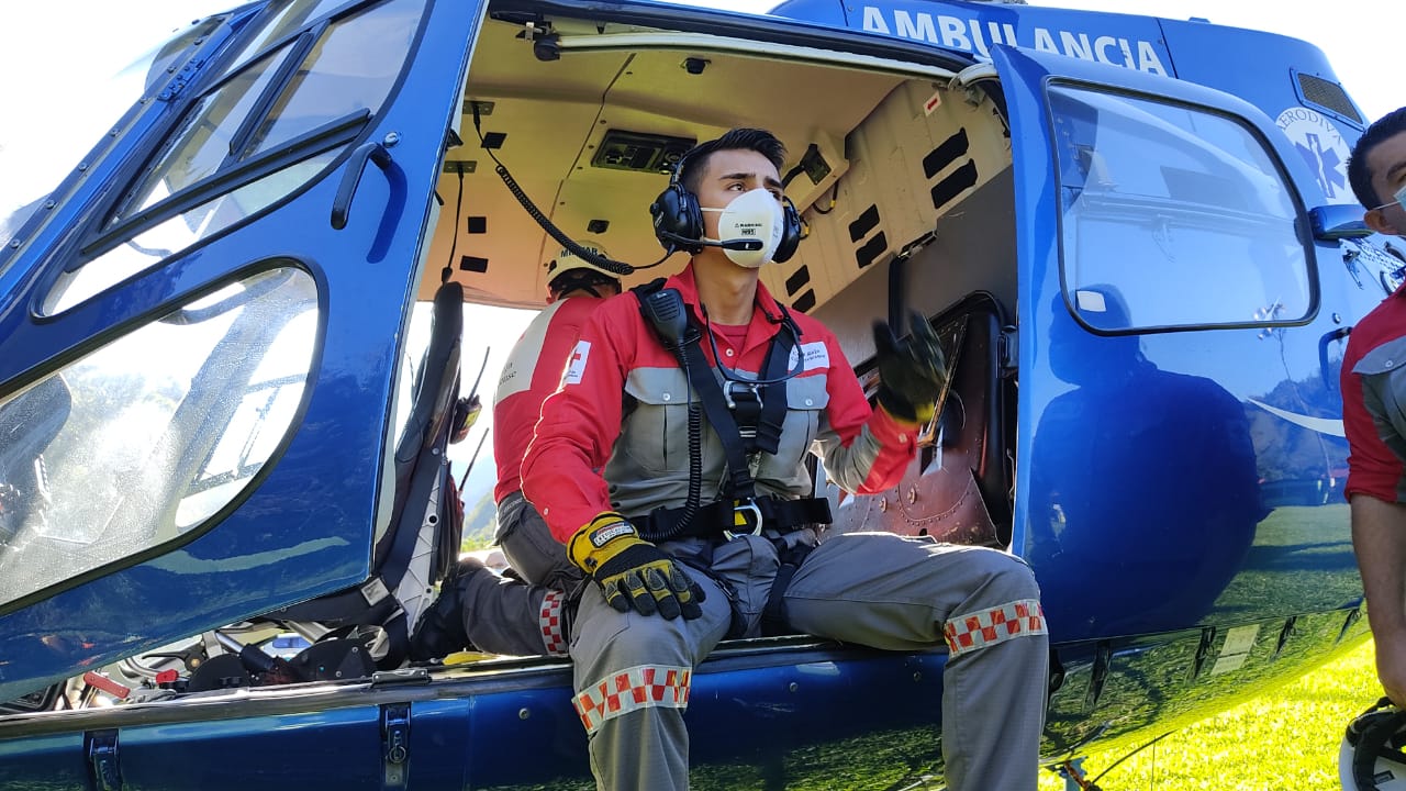Cruz Roja inicia labores de extracción del cuerpo de mujer en el Chirripó