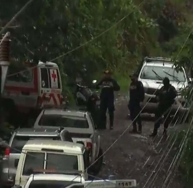 Los funcionarios arribaron al lugar luego de atender una emergencia a través de 9-1-1. Los funcionarios arribaron al lugar luego de atender una emergencia a través de 9-1-1.
