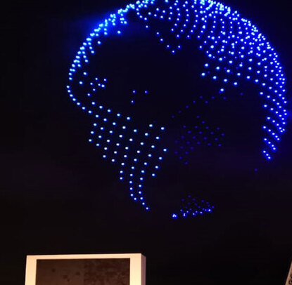 Espectáculo de drones iluminó el cielo en San José Espectáculo de drones iluminó el cielo en San José