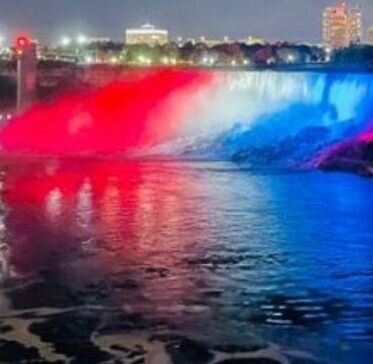 Iluminación de Las Cataratas del Niágara con motivo del bicentenario de Costa Rica Iluminación de Las Cataratas del Niágara con motivo del bicentenario de Costa Rica