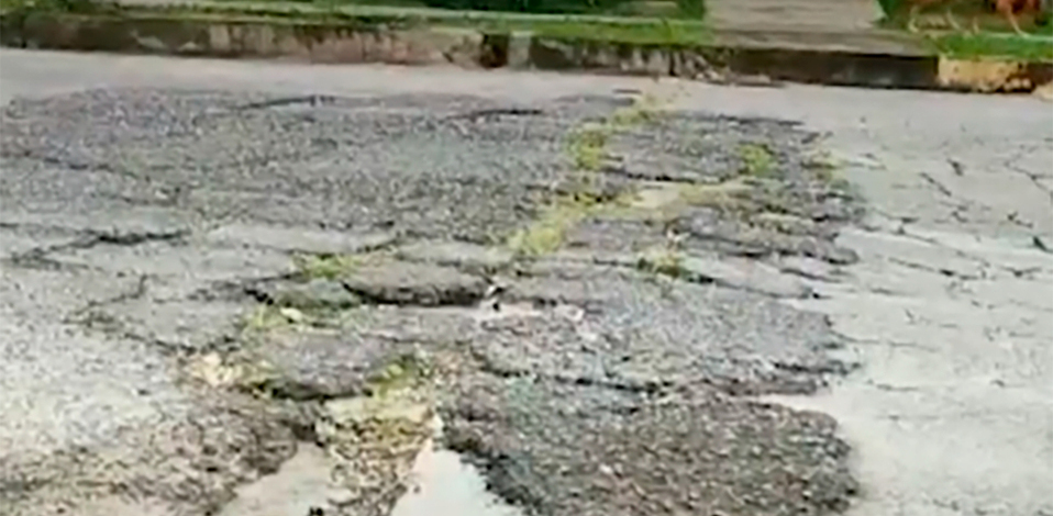 Rohrmoser tiene 21 huecos en dos cuadras de vía municipal Rohrmoser tiene 21 huecos en dos cuadras de vía municipal