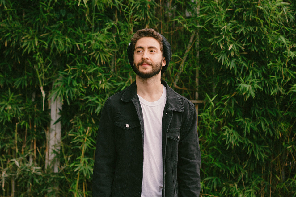 El artista ha pedido ayuda a todas las personas para que la banda le permita abrir su concierto. (Foto: Sebas Guillem)