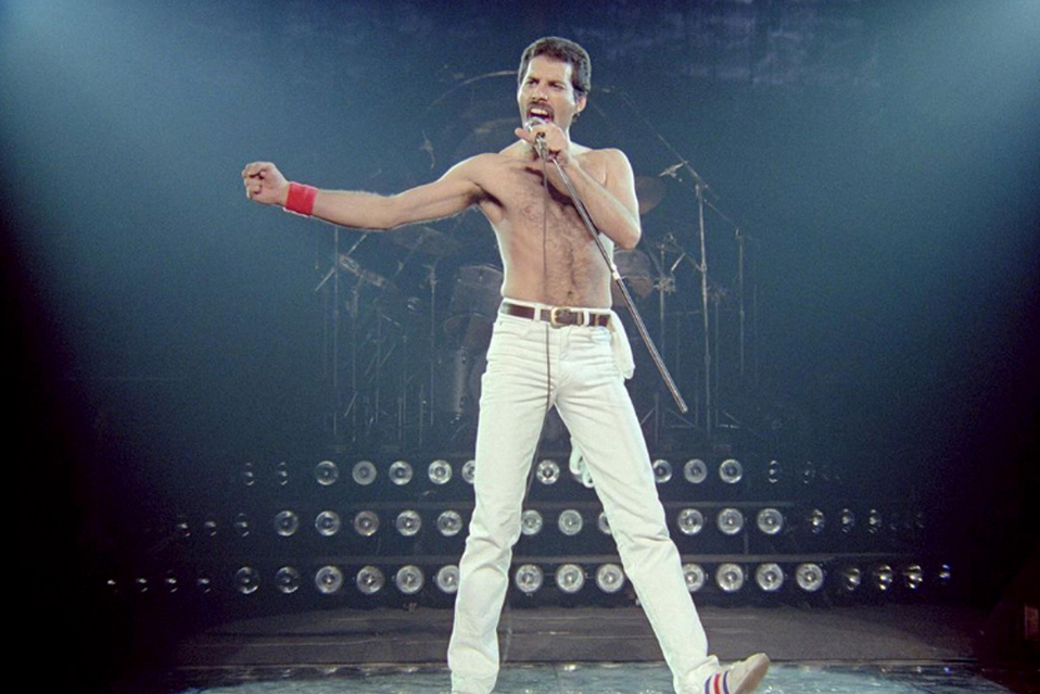 Nació un 5 de setiembre de 1946 en Zanzibar, Tanzania, su nombre real es Farrokh Bulsara.