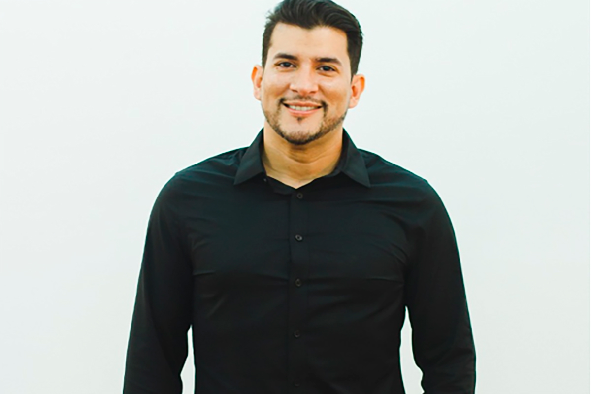 Danny Steed es el nuevo presentador de La Revista