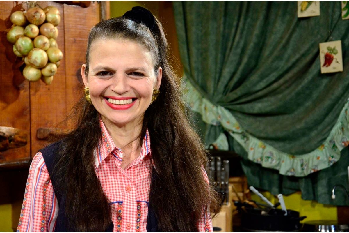 Jill Paer se viste de Cavernícola.