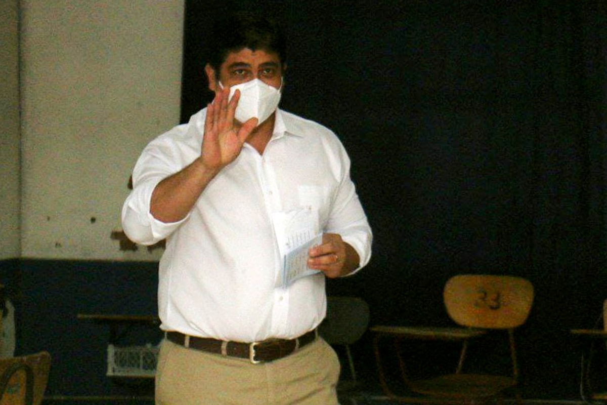 Carlos Alvarado, presidente de Costa Rica, al emitir su voto | AFP