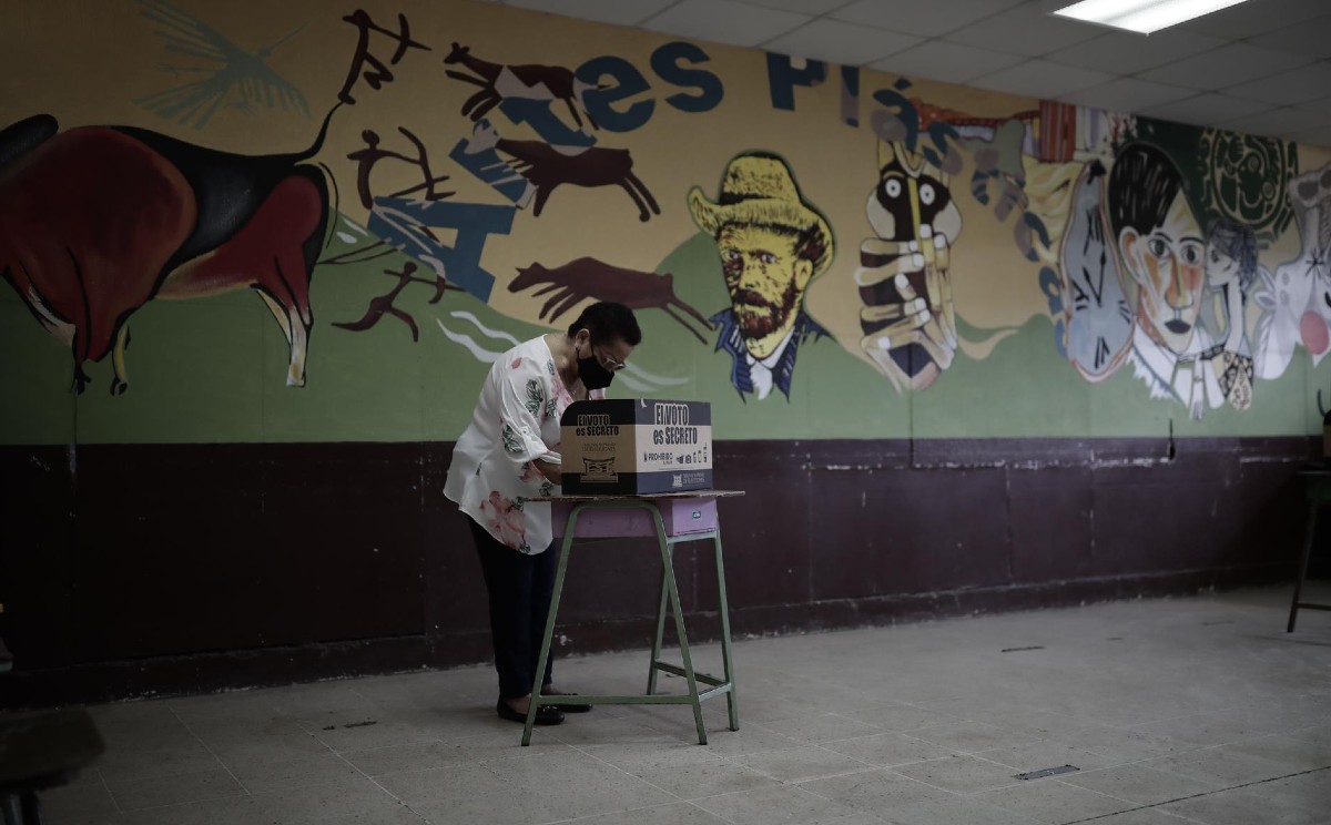 Las elecciones tuvieron gran afluencia, pese a la pandemia por covid-19 / Agencia EFE