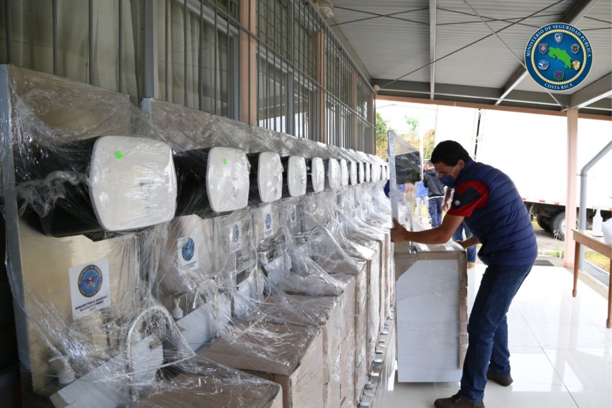 Estados Unidos dona lavamanos a escuela en Zarcero