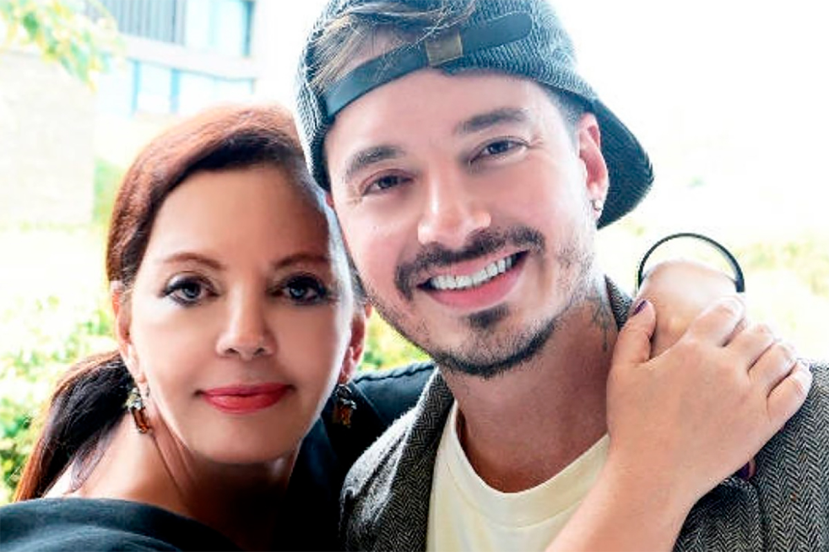 J Balvin comparte conmovedora imagen con su mamá y pide que recen por ella (FOTOS)