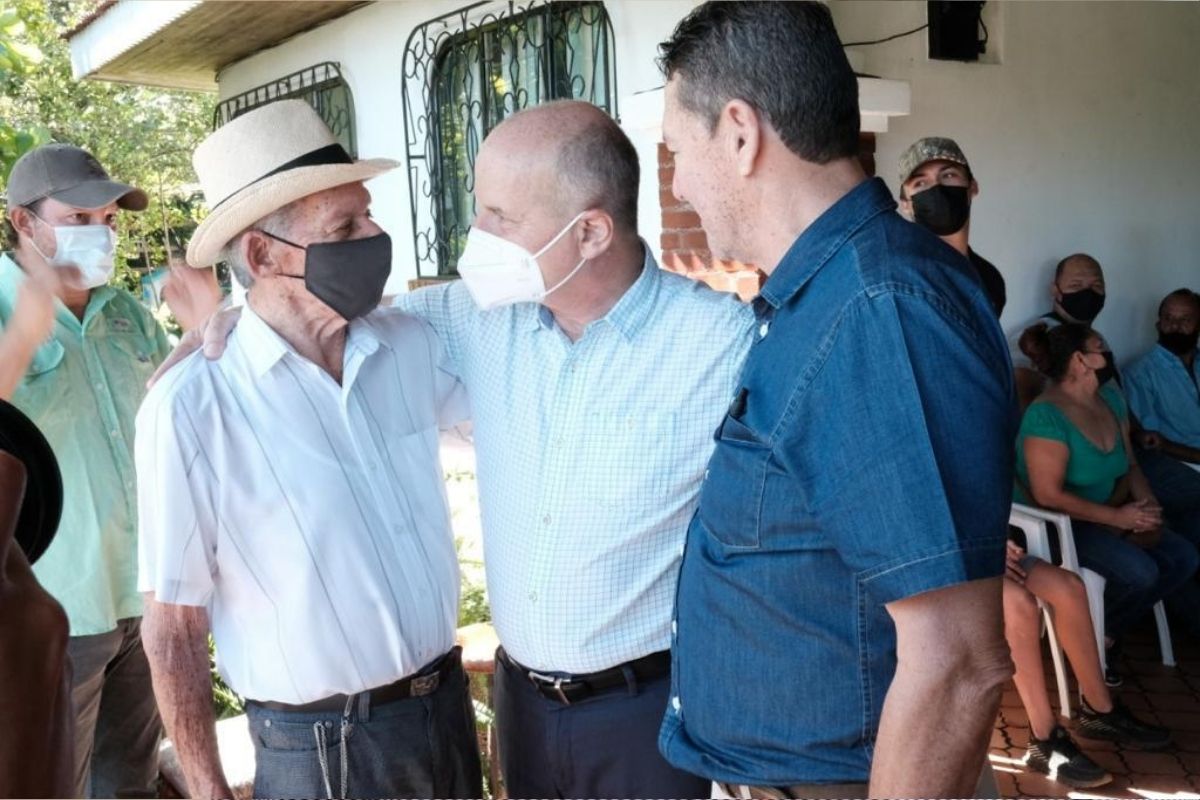 Jose María Figueres propone reforzar el sector turismo