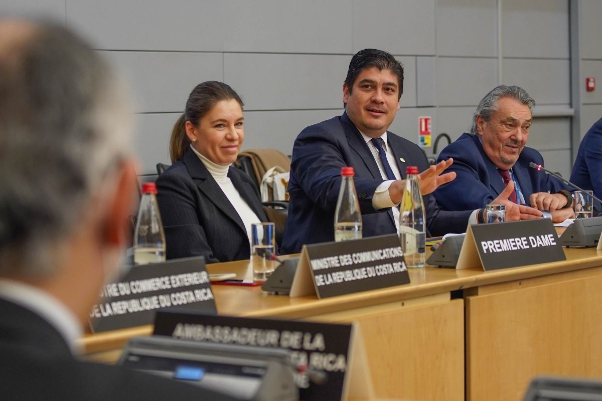 Al mandatario le corresponde votar en la junta receptora número 195, ubicada en ese centro educativo.