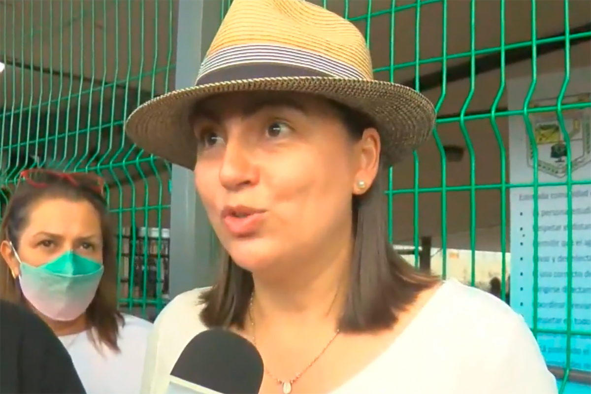 Cinthya Berrocal emite su voto en Curridabat