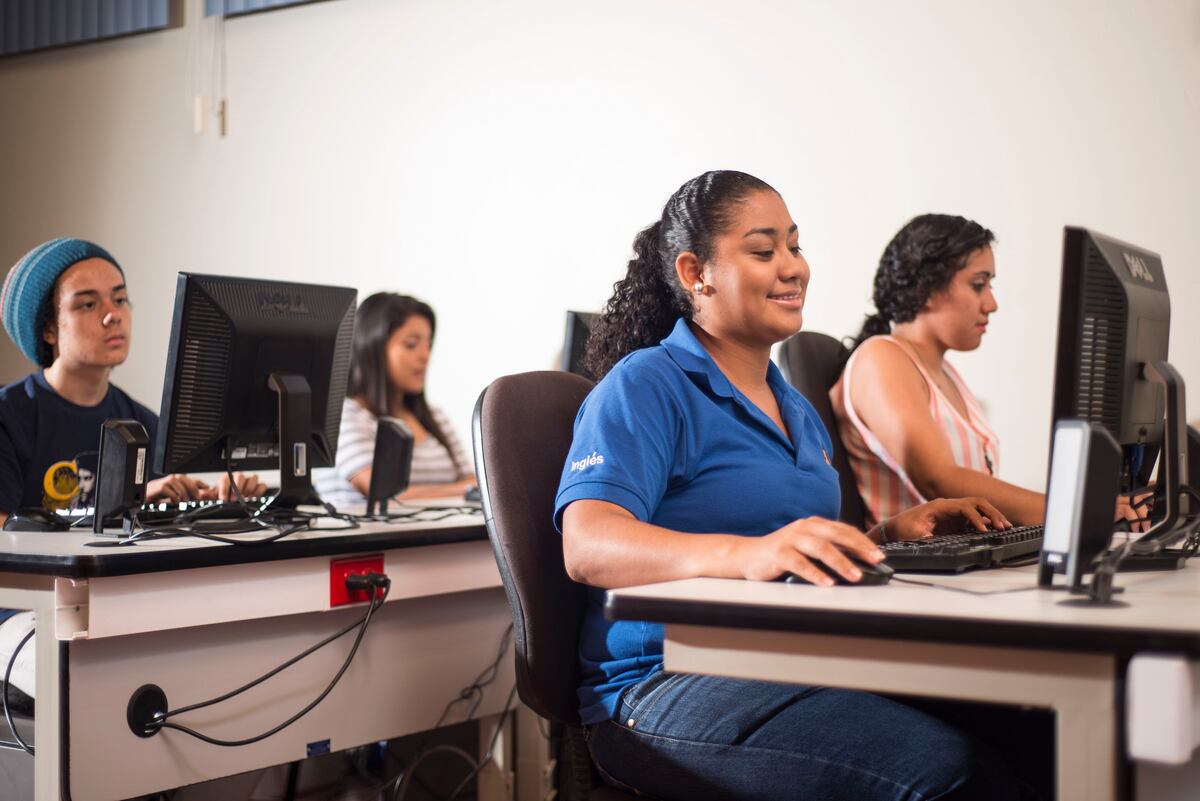 INA impulsa programas de inglés para fortalecer empleabilidad