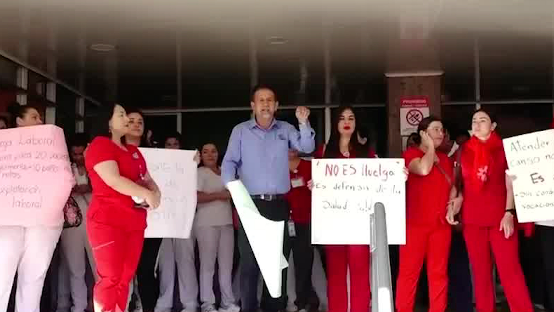 Personal de enfermería realiza huelga