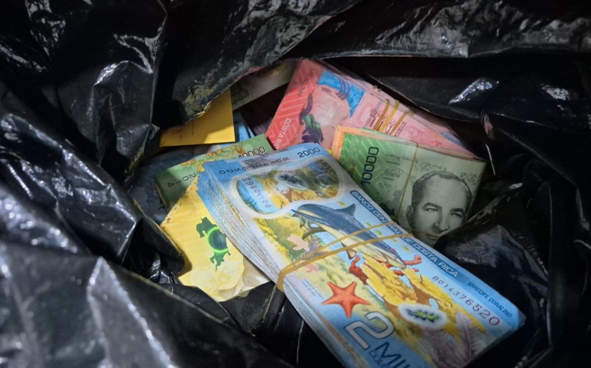 Dinero decomisado en allanamientos. (OIJ) Dinero decomisado en allanamientos. (OIJ)