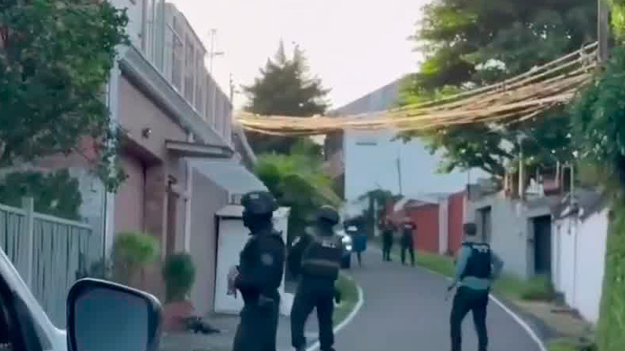 En menos de 12 horas oficiales son atacados | VIDEO