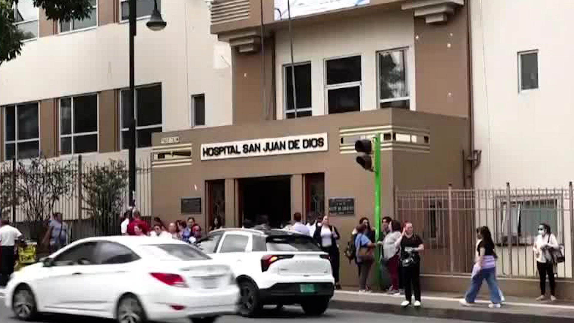 Denuncian mala atención a adulta mayor