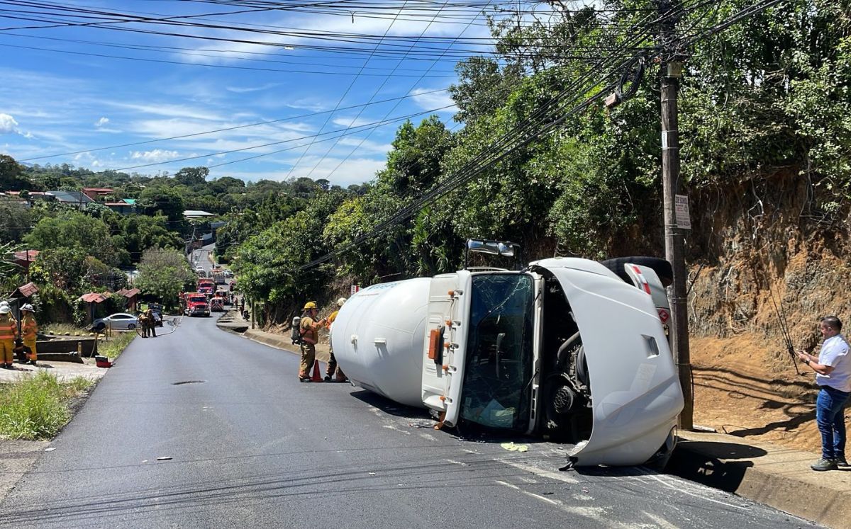 Seis unidades atendieron el accidente. (Bomberos)