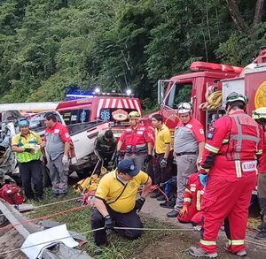 El hecho ocurrió cerca de las 3:45 p. m., a unos 300 metros de la entrada a Villa Caletas, en dirección hacia Punta Leona, en Jacó. El hecho ocurrió cerca de las 3:45 p. m., a unos 300 metros de la entrada a Villa Caletas, en dirección hacia Punta Leona, en Jacó.