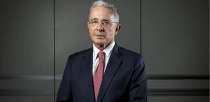 El expresidente Álvaro Uribe Vélez, declarado culpable de fraude procesal y soborno en actuación penal.