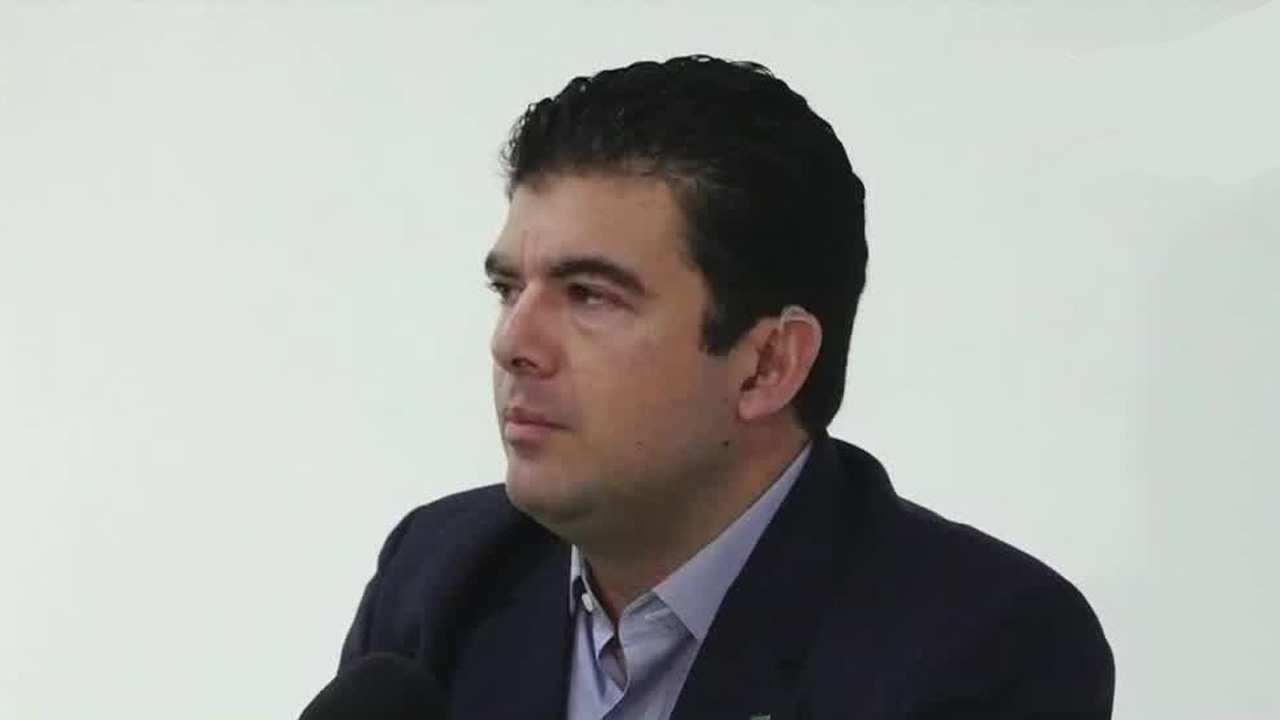 Álvaro Ramos denuncia sabotaje interno en contra de campaña