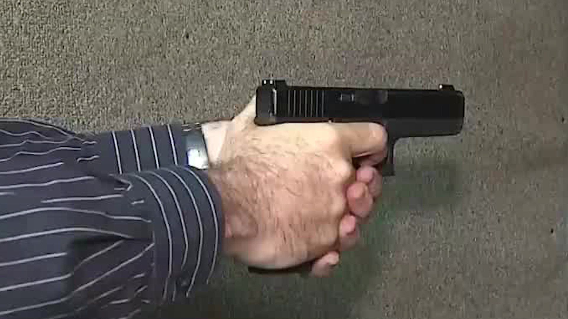 Miembro del concejo municipal acudió con un arma