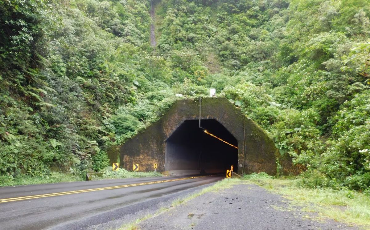 Ruta 32 cerrada en el Zurquí por derrumbe y fuertes lluvias