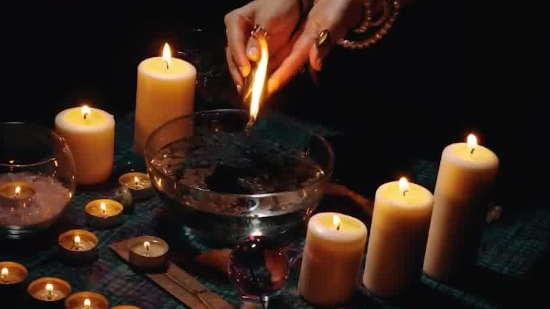 Volantes de amarres y brujería se reparten en San José