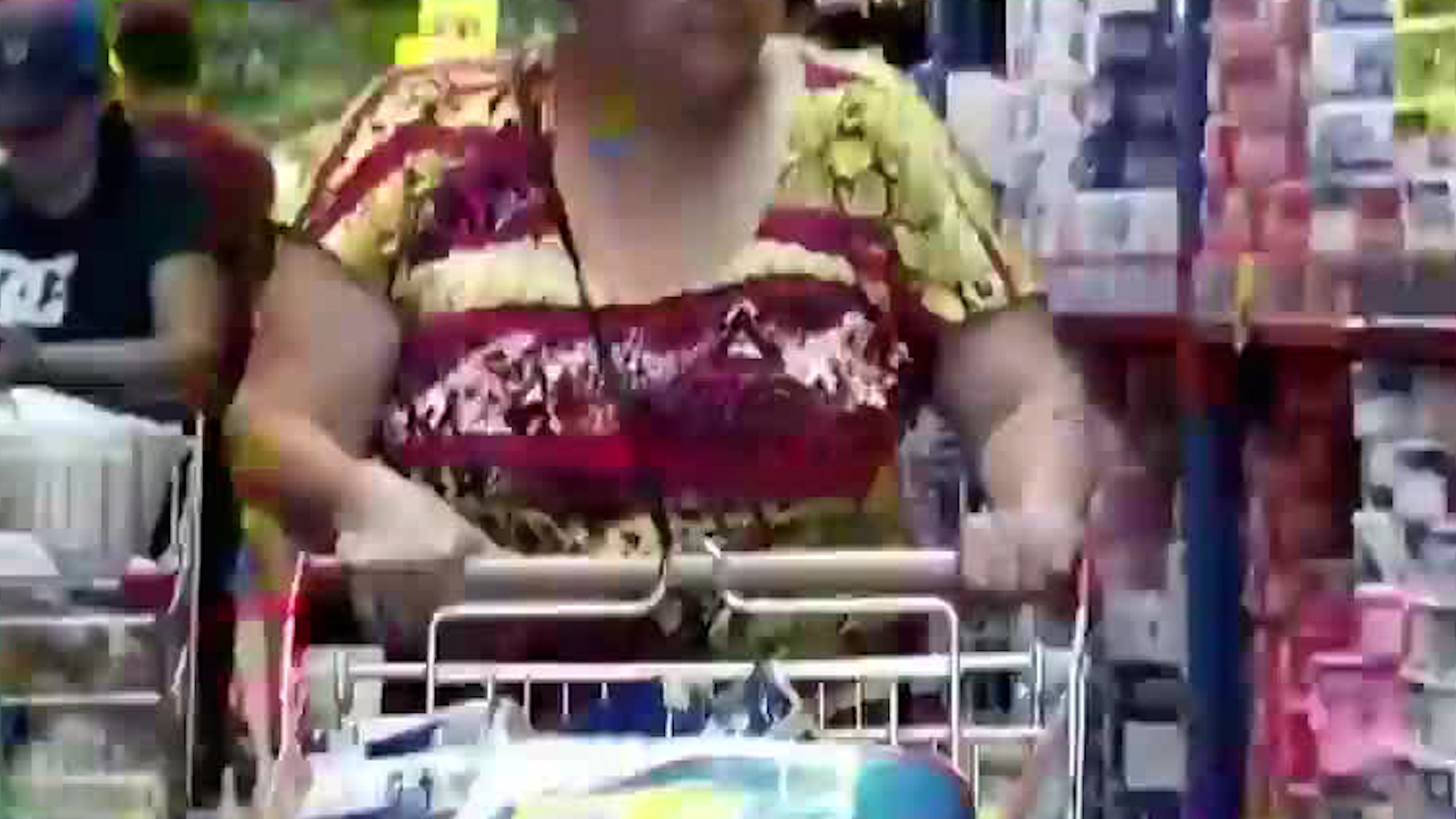 Mujer denuncia caída dentro de un supermercado