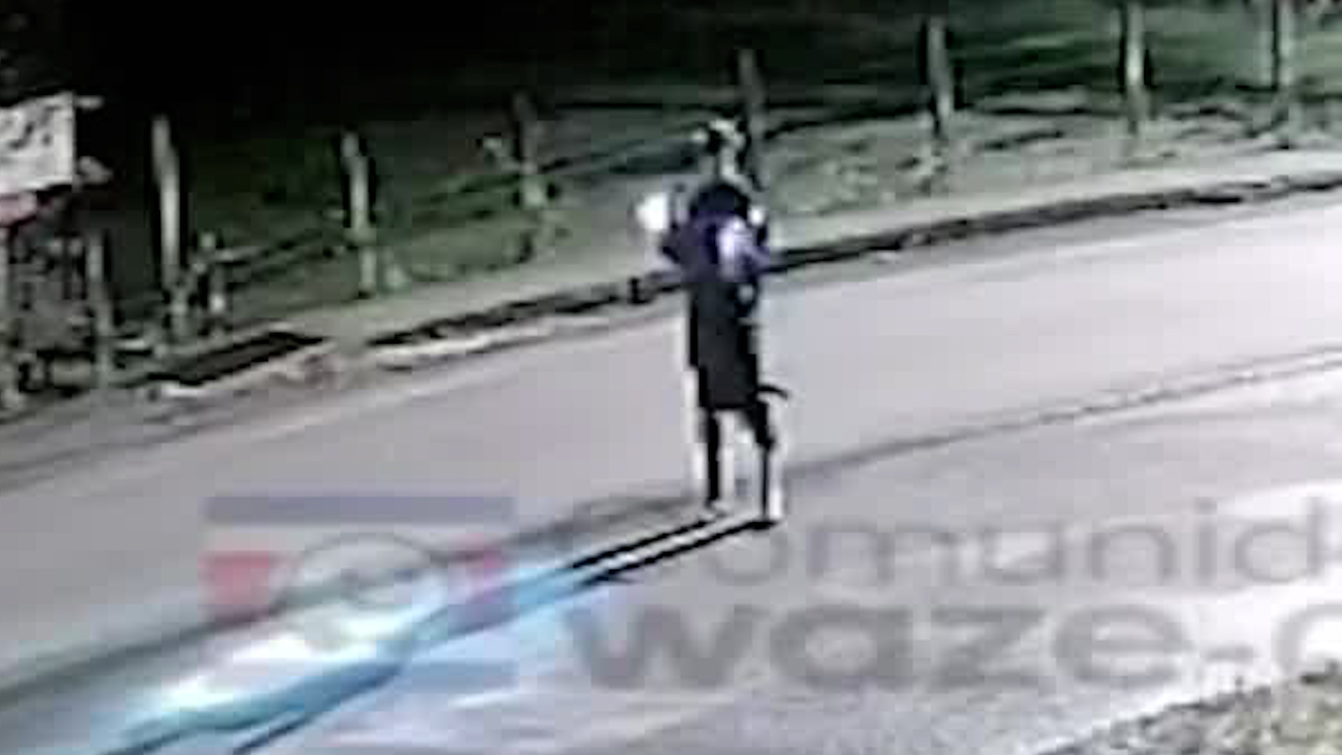 Sujeto simula ser policía para asaltar a conductor | VIDEO