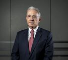 El expresidente Álvaro Uribe Vélez, declarado culpable de fraude procesal y soborno en actuación penal.