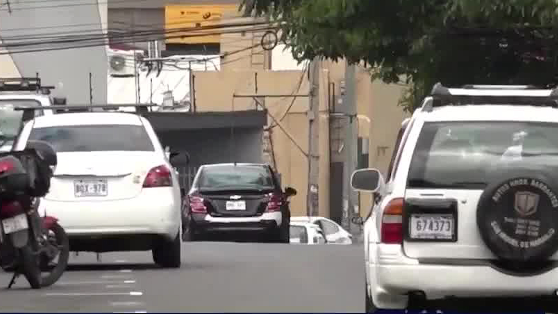 ‘Timo de la llanta’: Sujeto simuló ser mecánico y cobró falso servicio